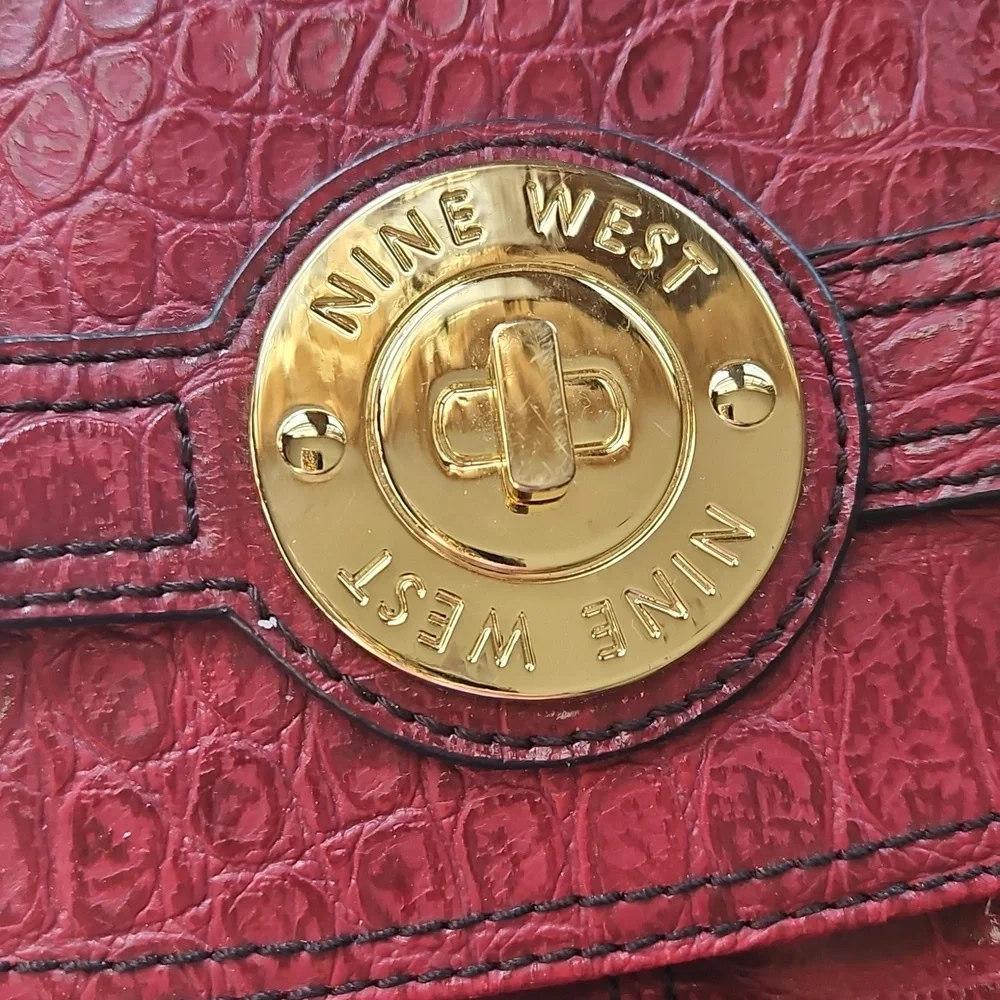 Nine West Bag Crocidile Embossed Red With GOLD Crossbody - Picture 4 of 12